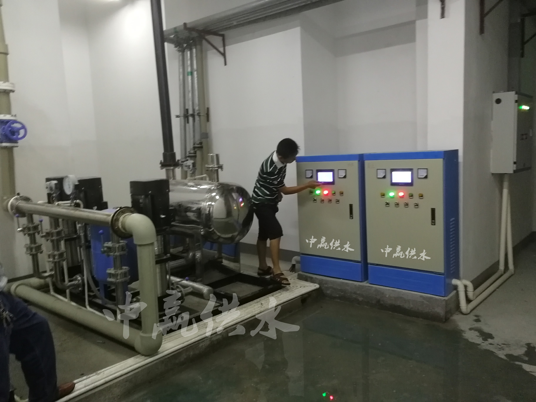 無負(fù)壓供水設(shè)備現(xiàn)場調(diào)試圖 無負(fù)壓供水設(shè)備現(xiàn)場調(diào)試圖